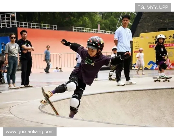 成都滑板队在极限运动会中以74分稳居积分榜首位