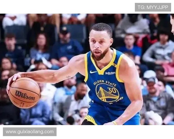 2015年勇士对阵太阳库里狂砍41分展现超级巨星风采